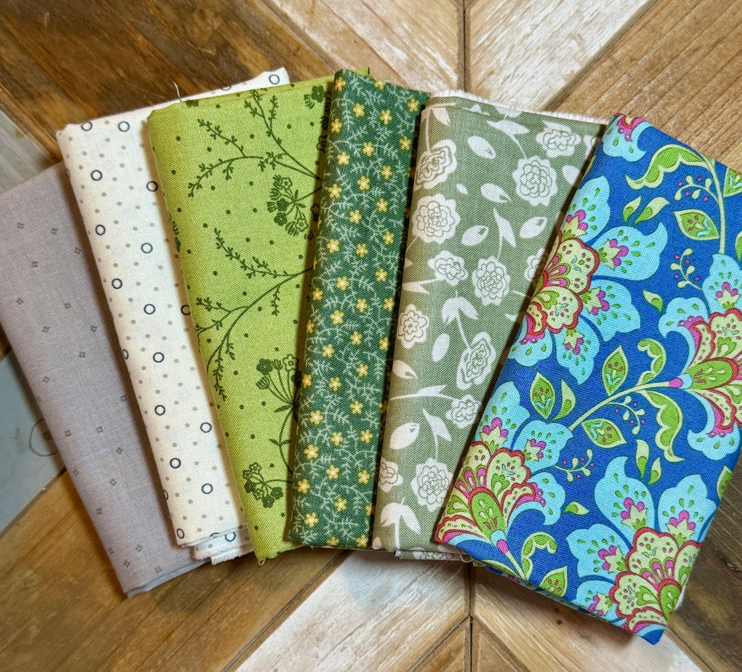 Fat Quarter - Bespoke Bundle - Seagrass