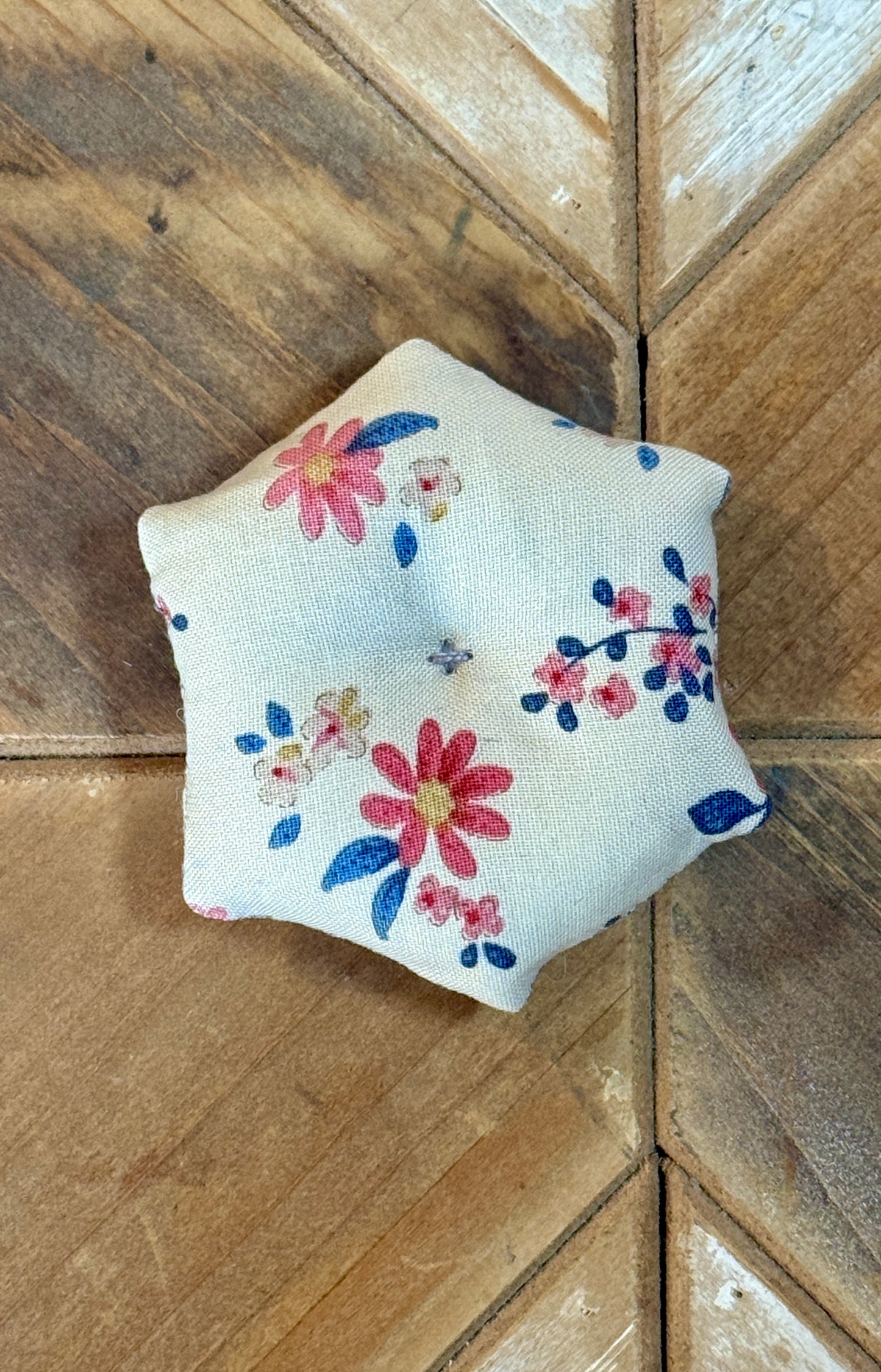 Pin Cushion - Mini Hexie - Grey Flower